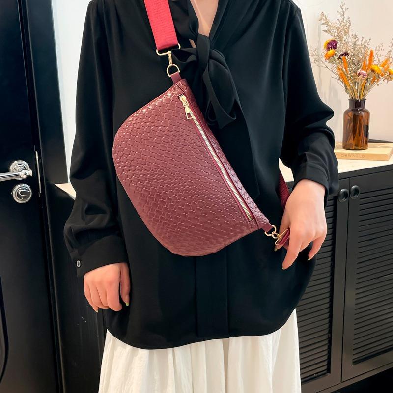 Trend retro niche design women's bag summer new popular temperament shoulder crossbody breast bag fashion versatile