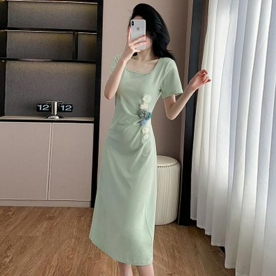 

Plus Size Floral Dress with Pleated Neckline for Women 2X Large