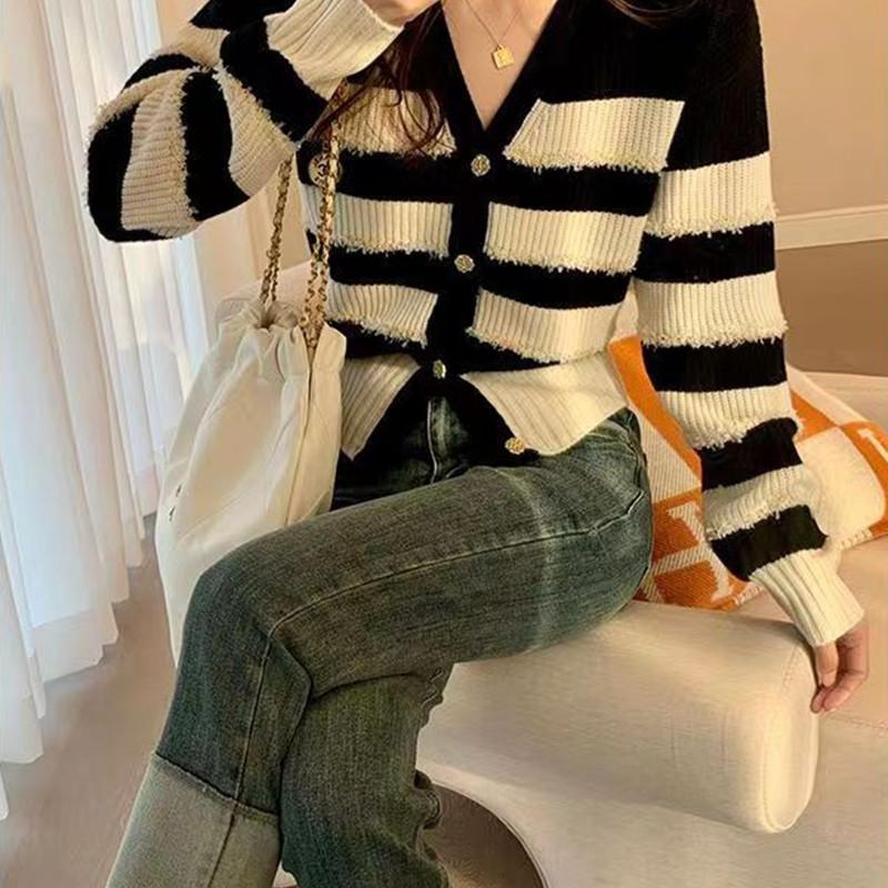 Autumn Striped V-neck Knitted Cardigan Jacket Chic Short Tops Design Sense Niche Female Comfortable Versatile and Fashionable