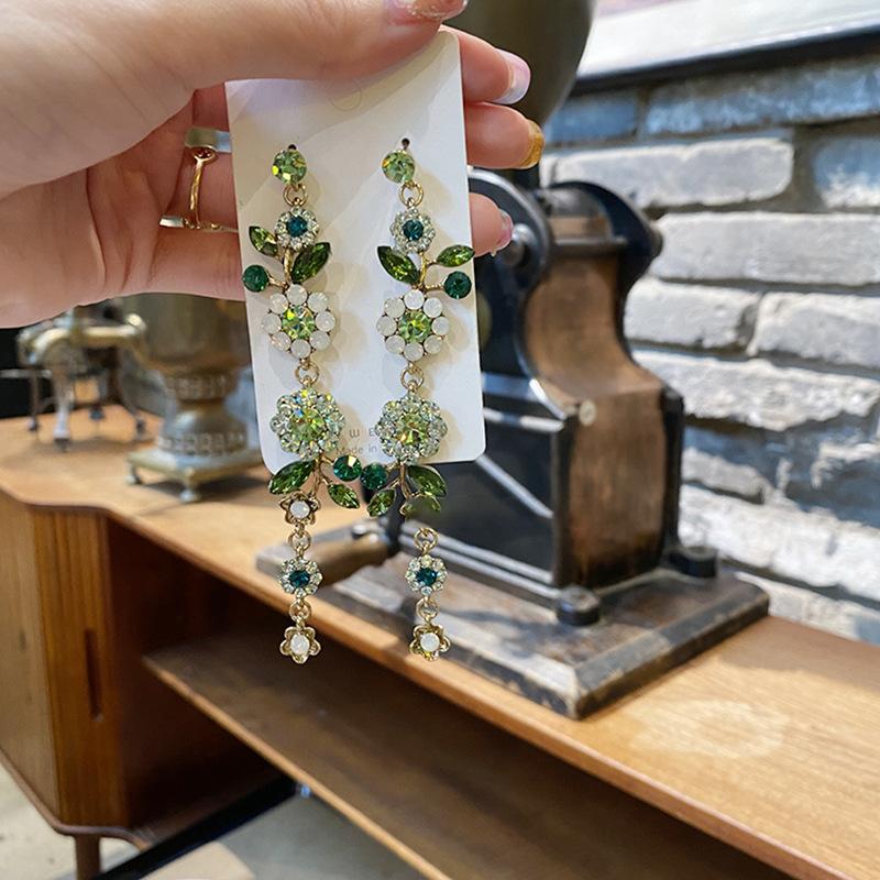 Diamond-encrusted flower fringed earrings retro light luxury high-end earrings fashion temperament versatile earrings women