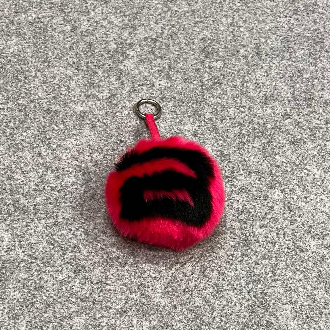 [Б/У] Меховой брелок BIGBANG