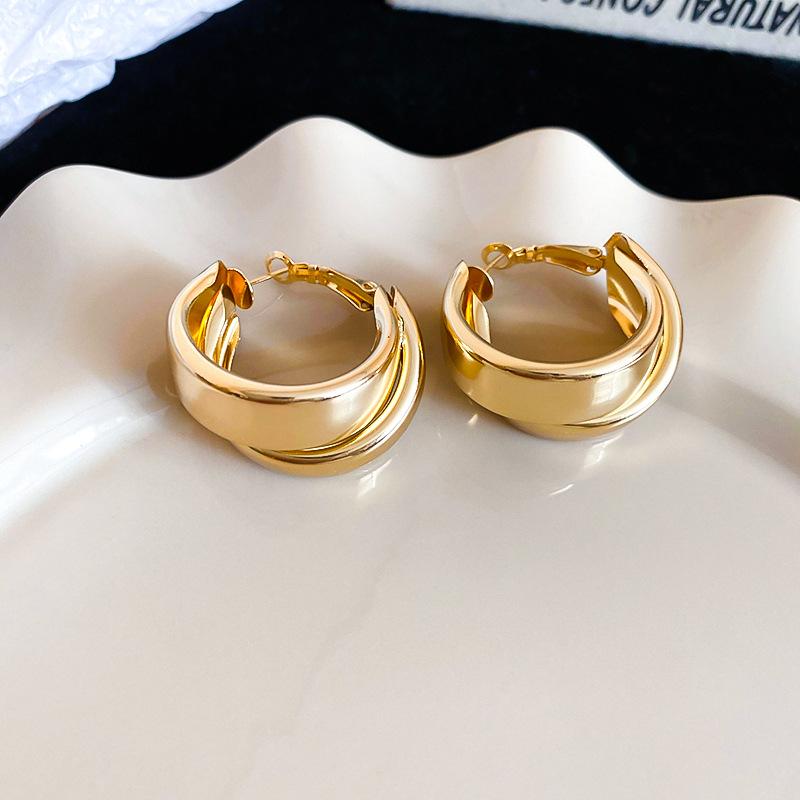 Double-layer crossed round earrings, metal wind design earrings, cold wind, simple temperament, earrings, earrings.