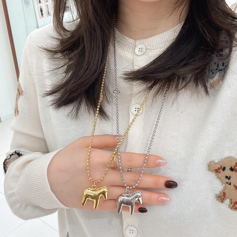 Fashion Pearl Chain Metal Horse Necklace Animal Pony Pendant Long Sweater Chain Pendant Necklace Jewelry Accessories Gifts