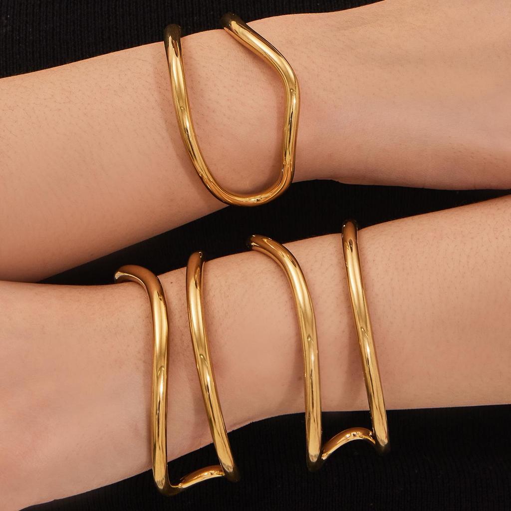 Korean Double Circle Arc Open Bracelet: Niche 18K Gold-Plated Stainless Steel Design