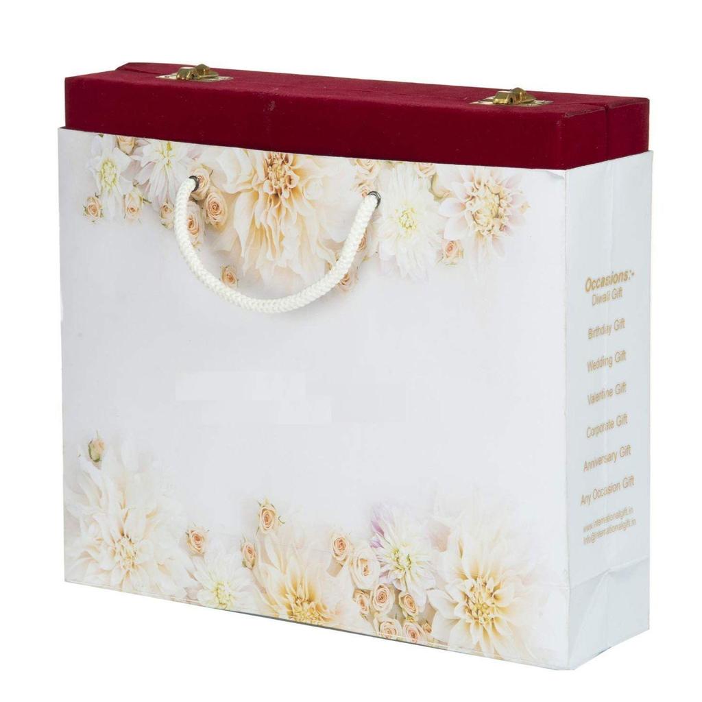 Versilberte Radha Krishna Idol mit Samtbox