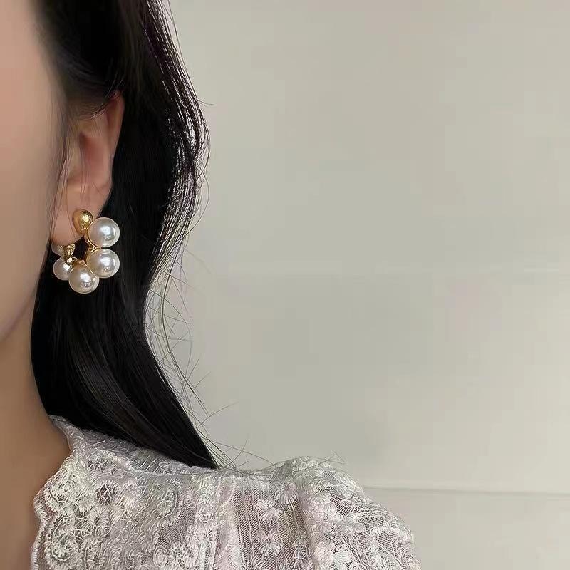 Minimalist C-shaped Ear Cuff with Large Pearl Stud - Elegant, Cold Style Earrings
