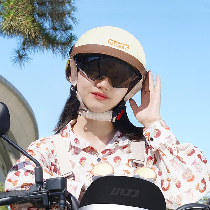 

Шлем для электромобиля мужской и женский летний солнцезащитный шлем аккумуляторный мотоциклетный четырехсезонный универсальный шлем для езды половинный шлем