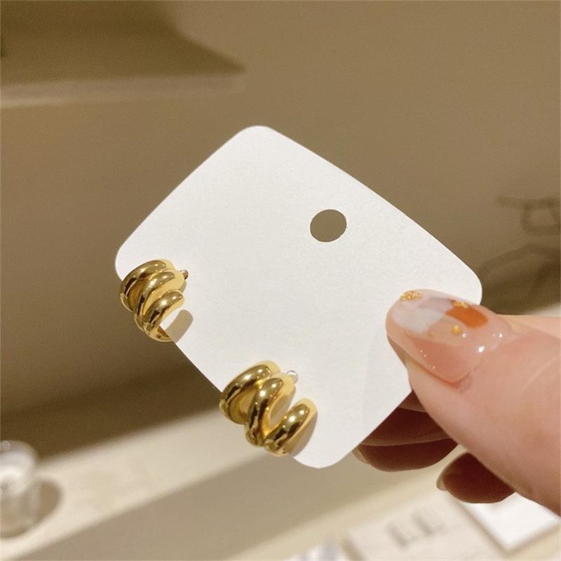 

Металлические крошечные серьги с развевающейся дугой во французском стиле для женщин, модные серьги-гвоздики золотого цвета в стиле панк, короткие и индивидуальные серьги-гвоздики, повседневные украшения золотой