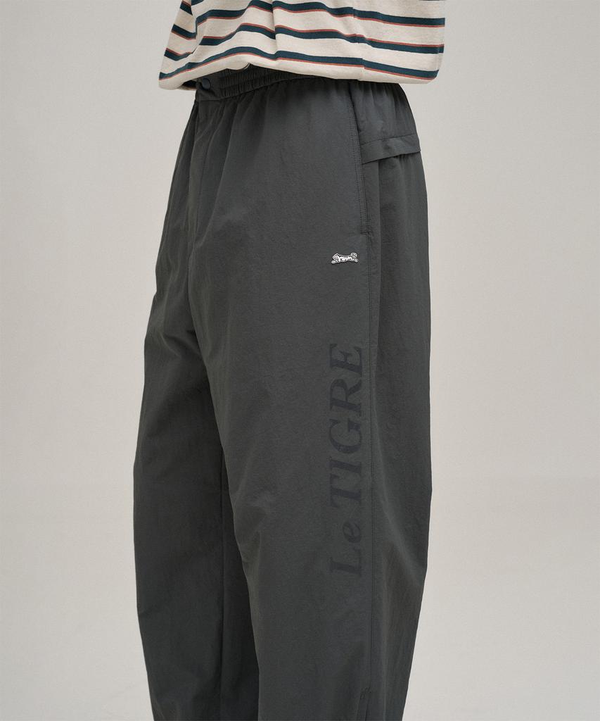 LE TIGRE Breeze Training Pants (Khaki Gray)