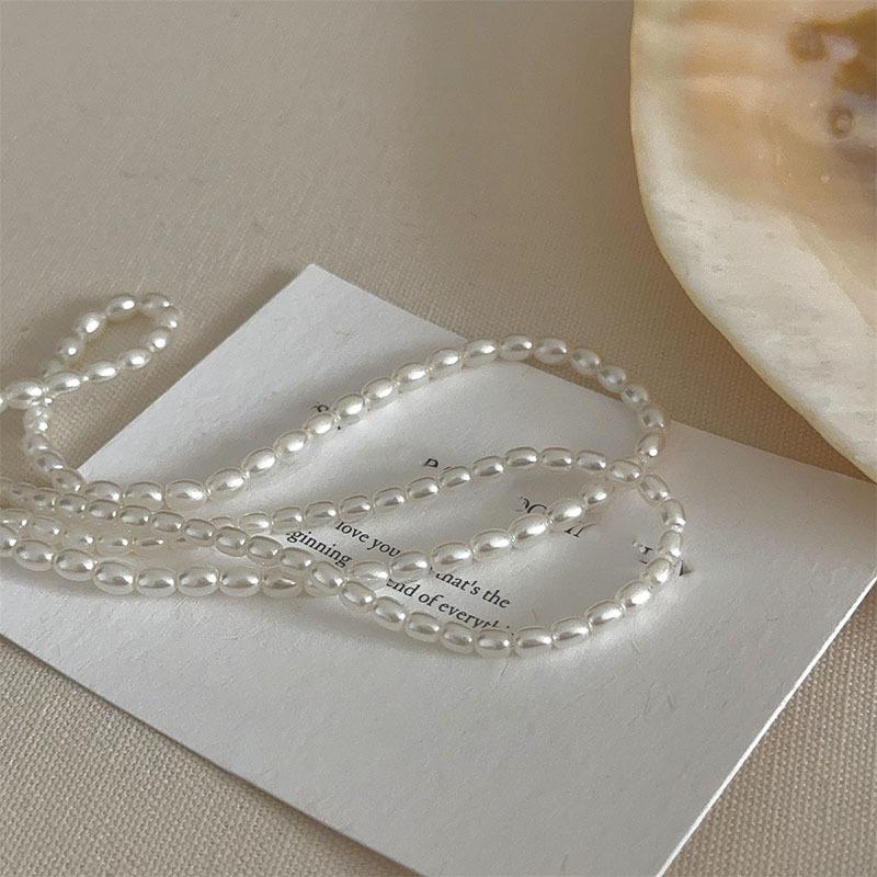 Retro pearl beaded magnetic necklace niche light luxury court style collarbone chain fashionable versatile temperament necklace