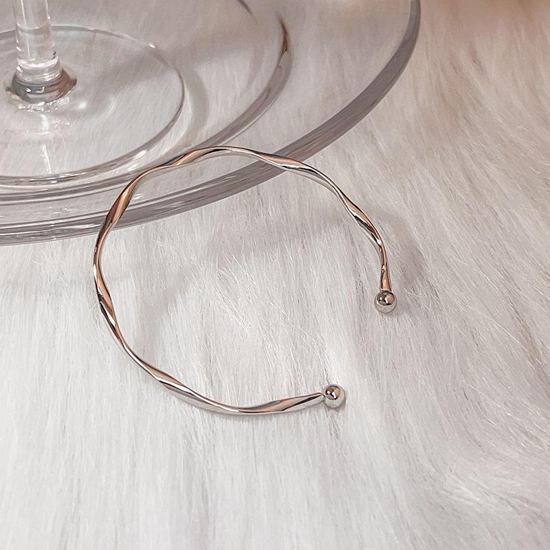 Bransoletka Pierścień Otwarty Regulowany Mobius - Modny Design dla Par, Styl Hongkoński dla Kobiet