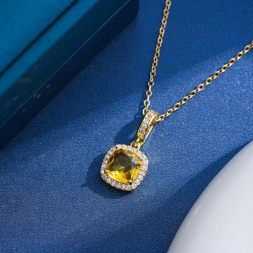 Elegant Full Diamond Short Necklace with Green Zircon Pendant for Women - Korean and Japanese Style Clavicle Chain