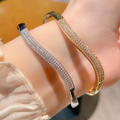 Modna Bransoletka z Cyrkoniami Light Luxury Błyszczy Wysoką Jakością i Wszechstronnym Stylem Biżuteria Bransoletka