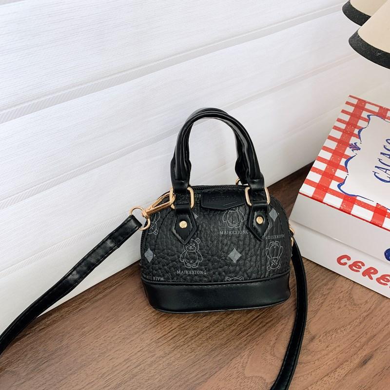 Children's messenger bag, girl shell bag 2025 new fashion simple bear printing mini portable bag