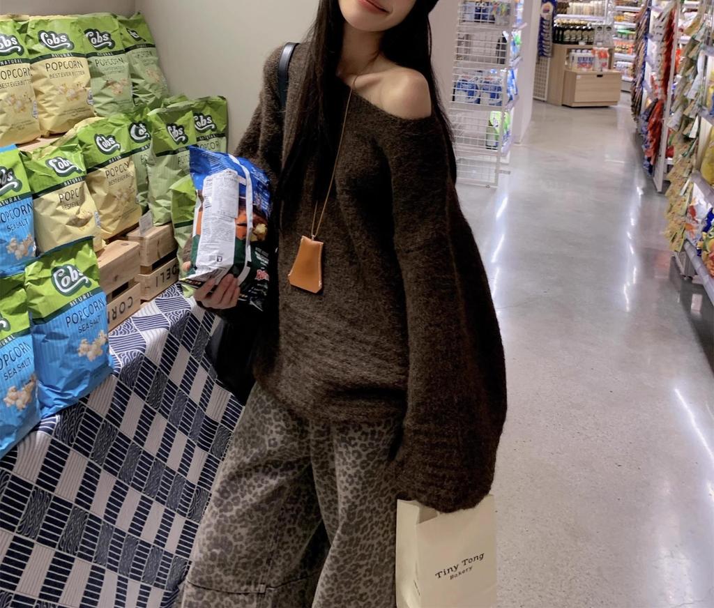 Dámský korejský svetr s odhalenými rameny a lucernovými rukávy - Měkký, přilnavý úplet, Volný střih, Zeštíhlující, Nadměrná velikost, Podzimní/zimní kolekce