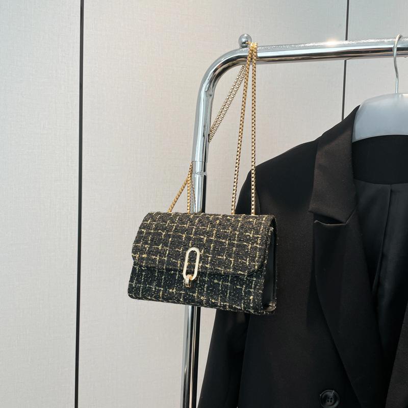 Bag women's 2025 new temperament small square bag fashionable versatile single shoulder portable baguette bag high value women's bag