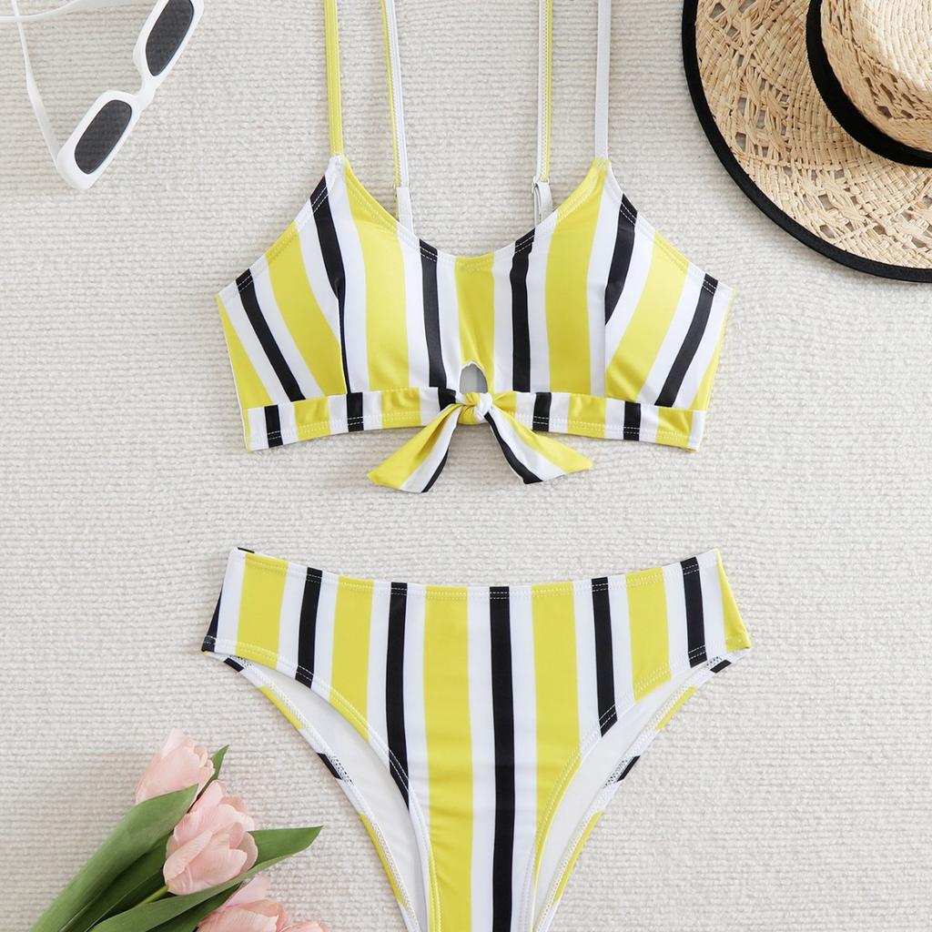 Neuer europäischer und amerikanischer Badeanzug sexy eng gestreift hoher elastischer Schultergurt Damen zweiteiliges Badeanzug-Set