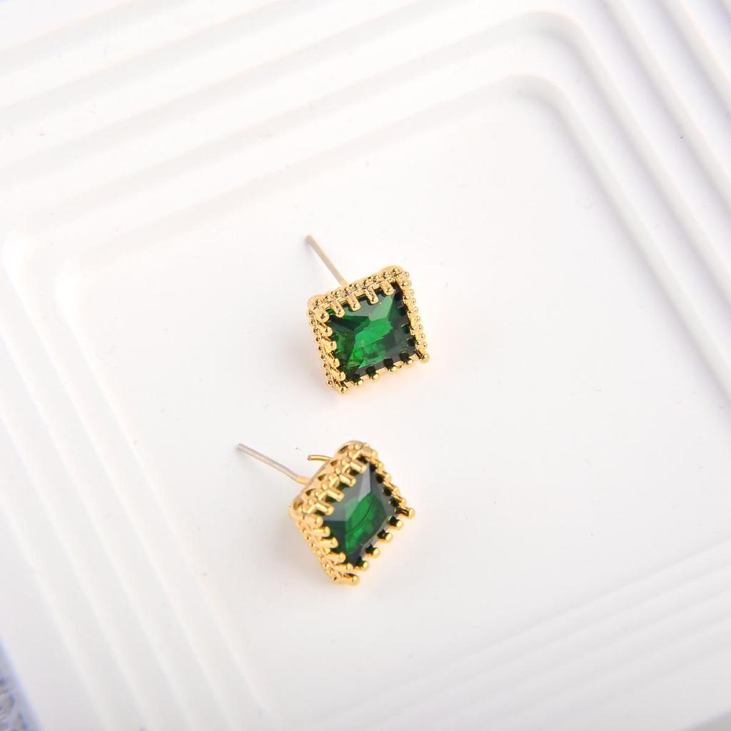 Elegant Green Zirconia Stud Earrings: Retro, Fashionable, Versatile Style with Rhinestone Inlay for Women.