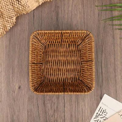 Cesto portaoggetti intrecciato in rattan sintetico