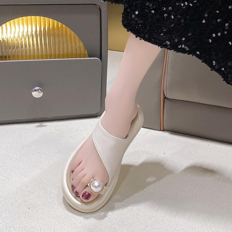 Soft Leather Pearl Cool Slippers Women's 2025 Summer New Beautiful Temperament Set Toe Platform Student Word Beach Shoes Women