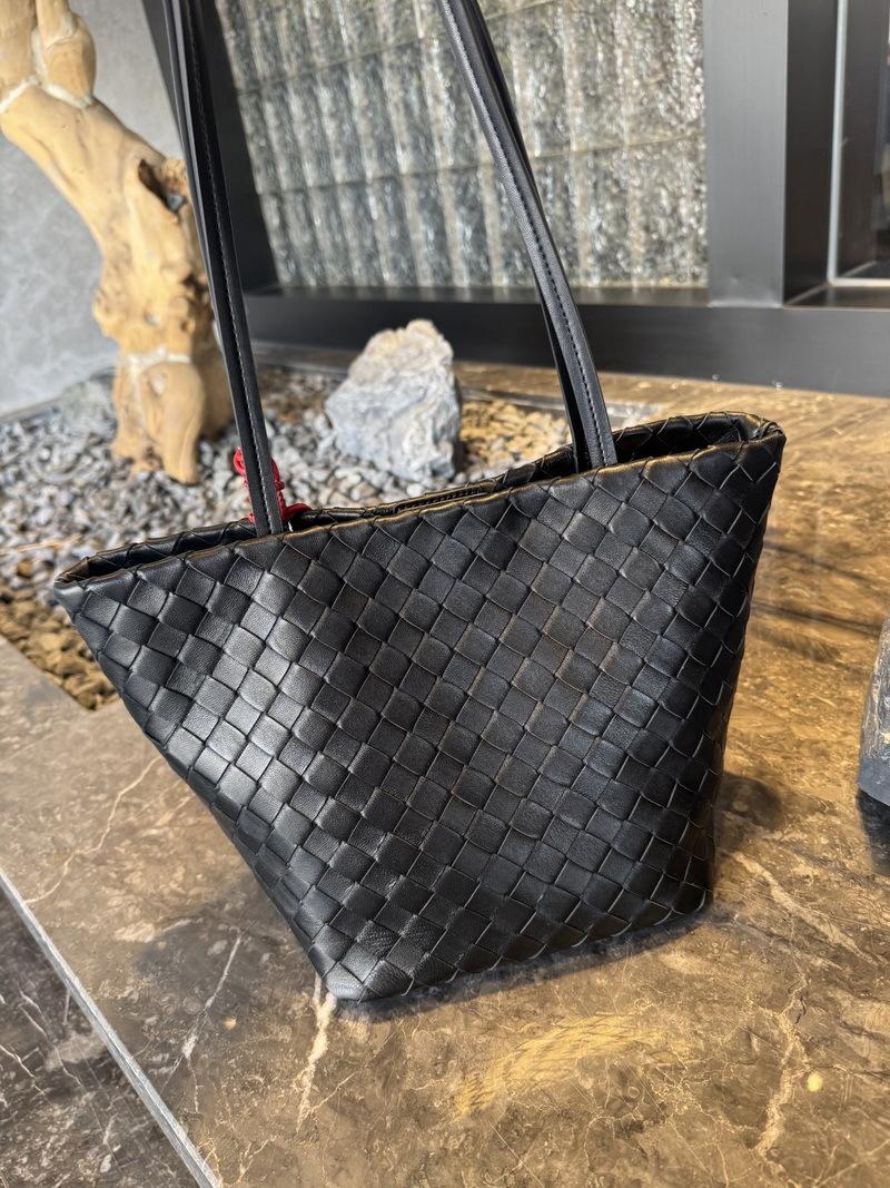 

2026 New Genuine Leather Women s Bag Sheepskin Woven Commuting One Shoulder Vegetable Basket Water Bucket Armpit Cross-border 19cm чёрный