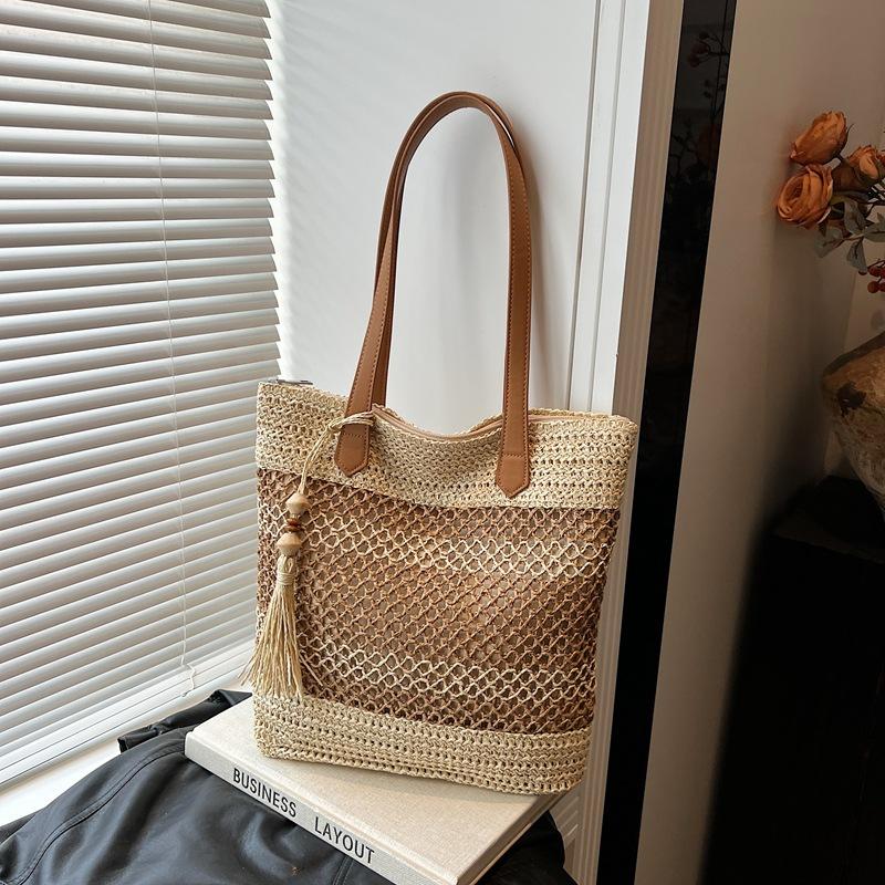 

Large capacity bag women s new versatile casual shoulder beach bag fashion woven straw bag