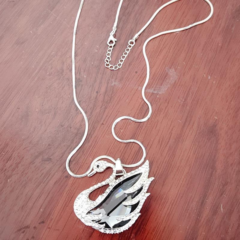 OL Style Fashionable and Elegant Swan Sweater Chain Female Long Necklace Luxury Shining Hanging Chain Versatile Temperament Accessories