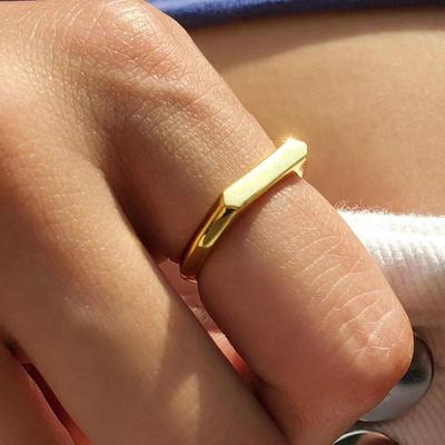 Koreanischer D-förmiger Titanstahl Gold Geometrischer Ring für den Zeigefinger
