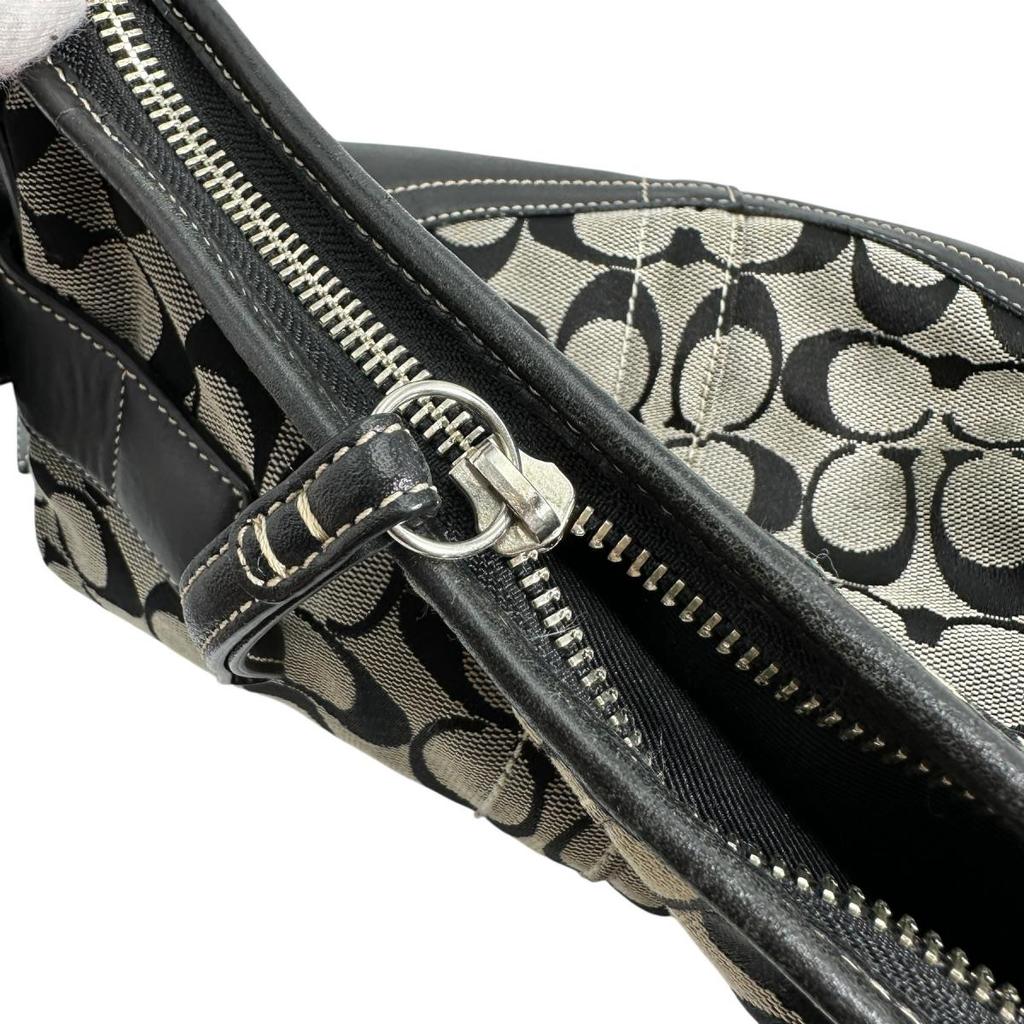 COACH Signature Diagonally hung Shoulder Bag leather black Women K05M-3574 Used