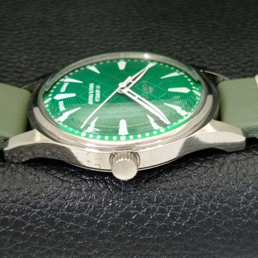 REFURBISHED SWISS VINTAGE HAND-WINDING MENS GREEN COLOR DIAL WATCH A500034-2 R151a-a500034