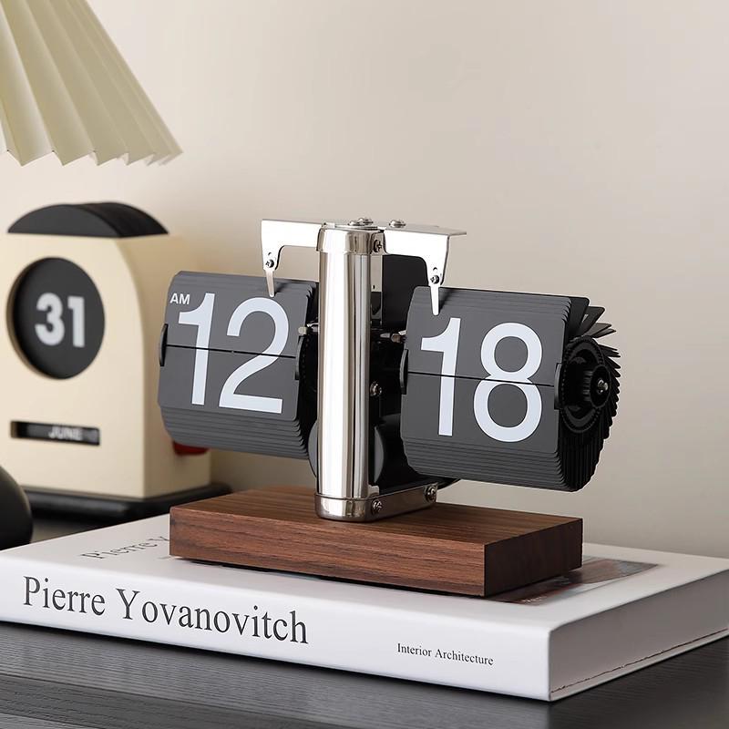 MiaoKe Retro Automatic Walnut Flip Clock: Simple Desktop Decor