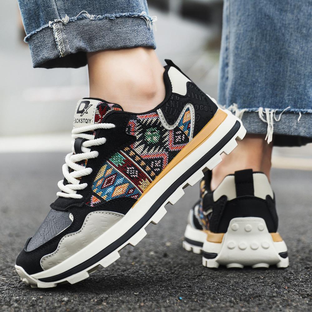 Herbst und Winter 2025 neue Herrenschuhe trendige Mode Druck Stickerei Sport- und Freizeitschuhe bequeme dicke Sohlen Schuhe mit Absatz Herren