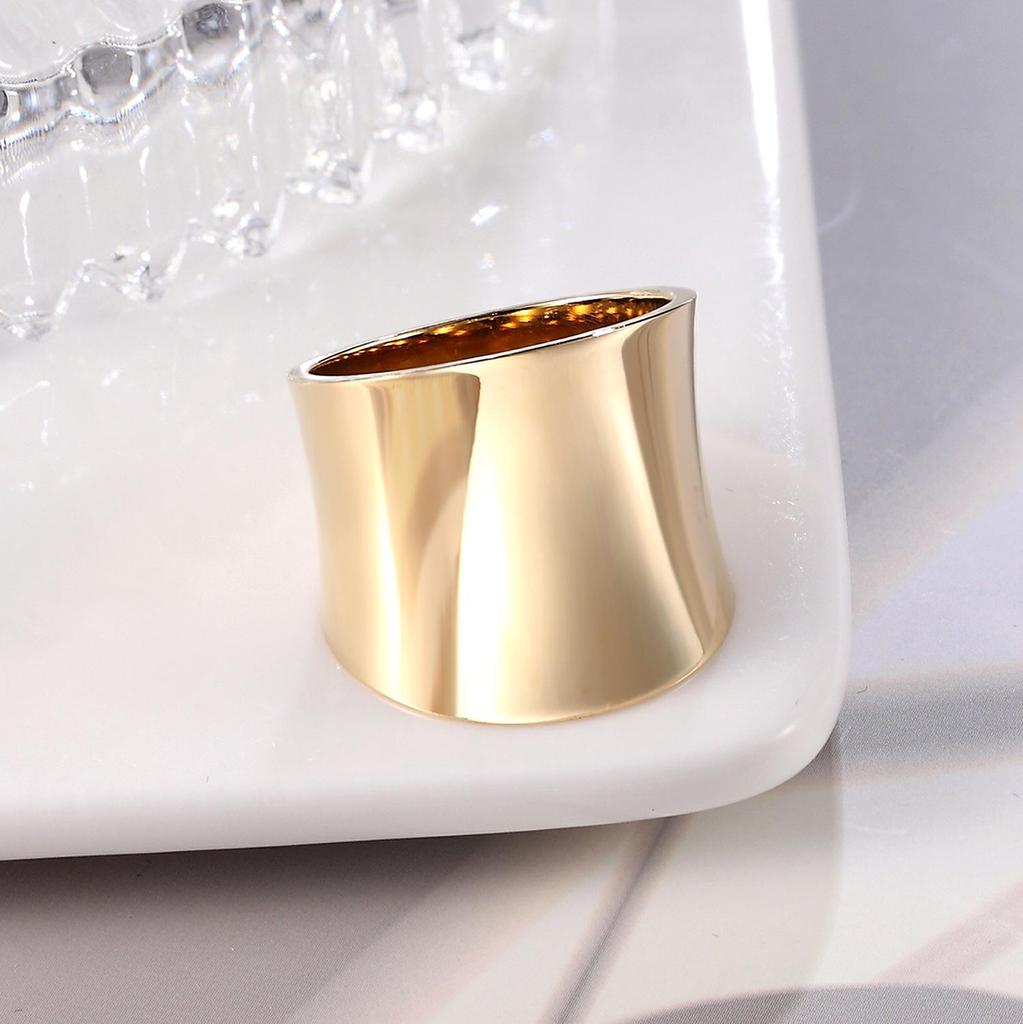Women's High-End French Retro 14K Gold-Plated Titanium Steel Ring with Mother-of-Pearl Stripes