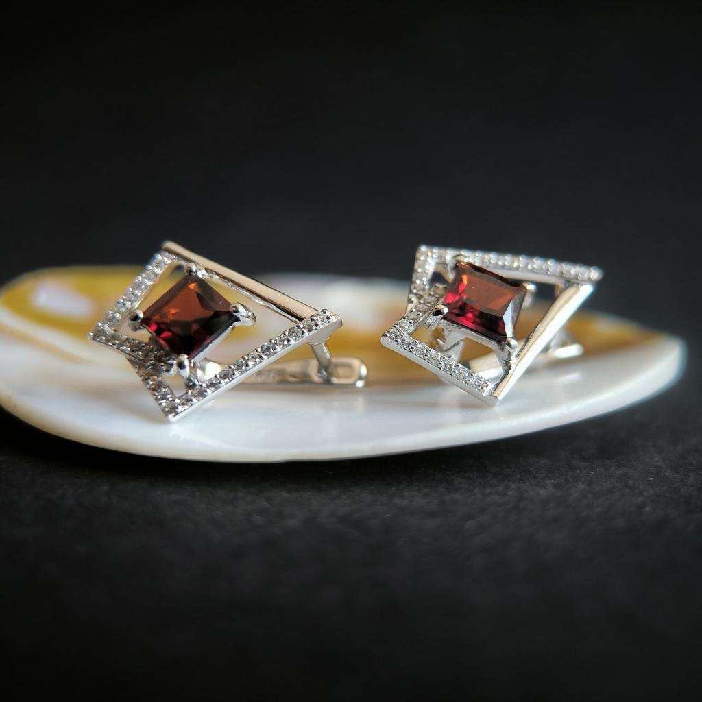 Серебряные серьги с натуральным гранатом 3.399ct (2203988)