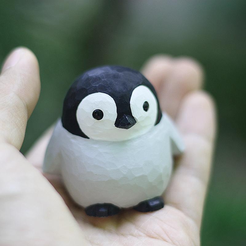 Uroczy pingwin cesarski Dziecko Ręcznie Rzeźbiony w Drewnie Ptaki Dekoracyjne Lite Drewno Kreatywne Rzeczy Do Dekoracji Pokoju Kawaii Figurka