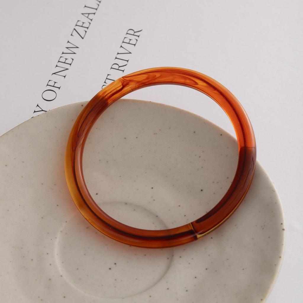 Retro Acrylic Circle Bracelet & Earrings: Elegant, Simple, Cold Style