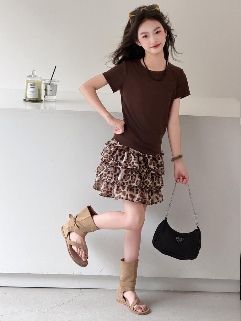 2026 Girls' Leopard Print Two-Piece Set: Short-Sleeved Top & Pleated Skirt