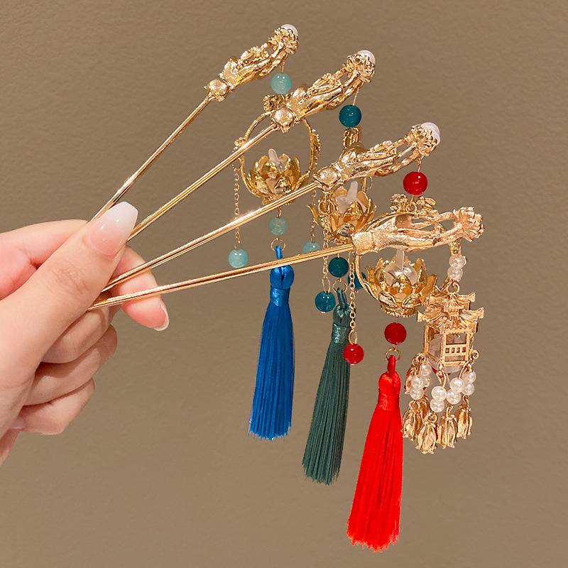 Children's Glowing Tassel Lantern Hairpin - Ancient Style Hair Bun Accessory for New Year's Hanfu Headdress.