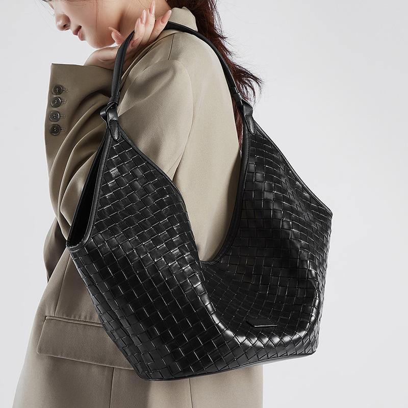 Leather Bag Female Fashion Cowhide Braided Pattern Lady Class Commuting Bag