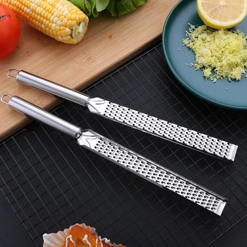 Grattugia per Limone, Grattugia per Formaggio, Affettatrice in Acciaio Inossidabile da 12 Pollici, Grattugia Rettangolare per Cioccolato e Limone con Manico Antiscivolo - Gadget da Cucina