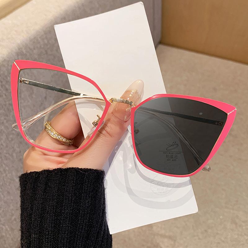 Retro large frame European and American metal cat eye photosensitive color-changing glasses women's round face thin anti-blue light flat light glasse