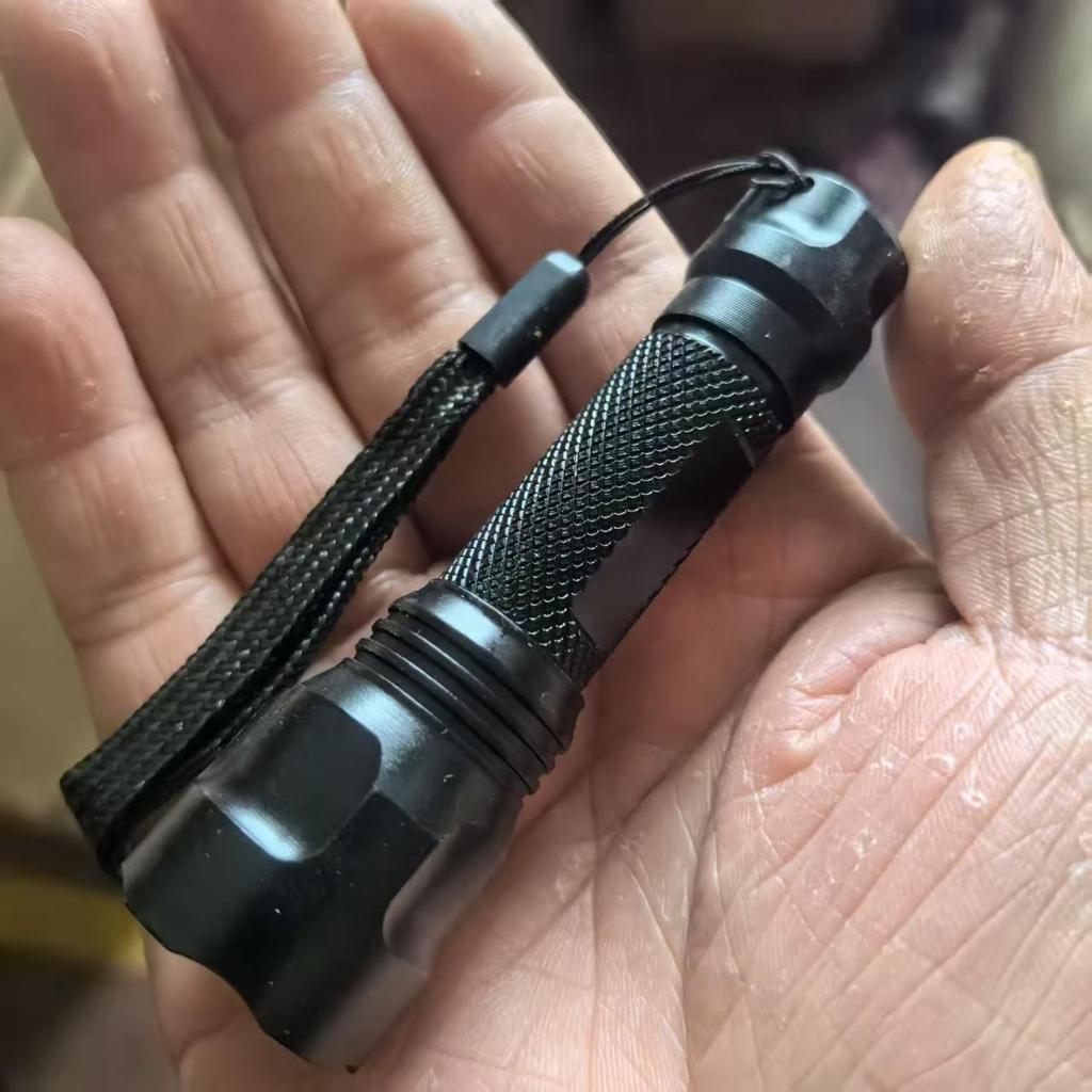Zoom Mini SK68 Strong Light Flashlight with Pen Clip for Camping