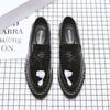Mode Britischen design herren casual hochzeit party formale kleid lackleder schuhe sommer oxfords schuh schwarz weiß quasten loafers männlichen