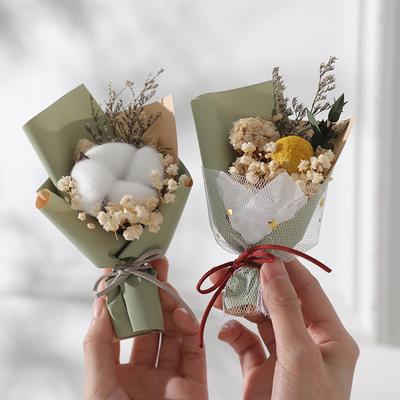 Mini Asters, Dried Flowers, Small Bouquets of Roses, Preserved Flowers, Photo Shoots, Hand-held Flower Props, and Gifts for Your Girlfriend