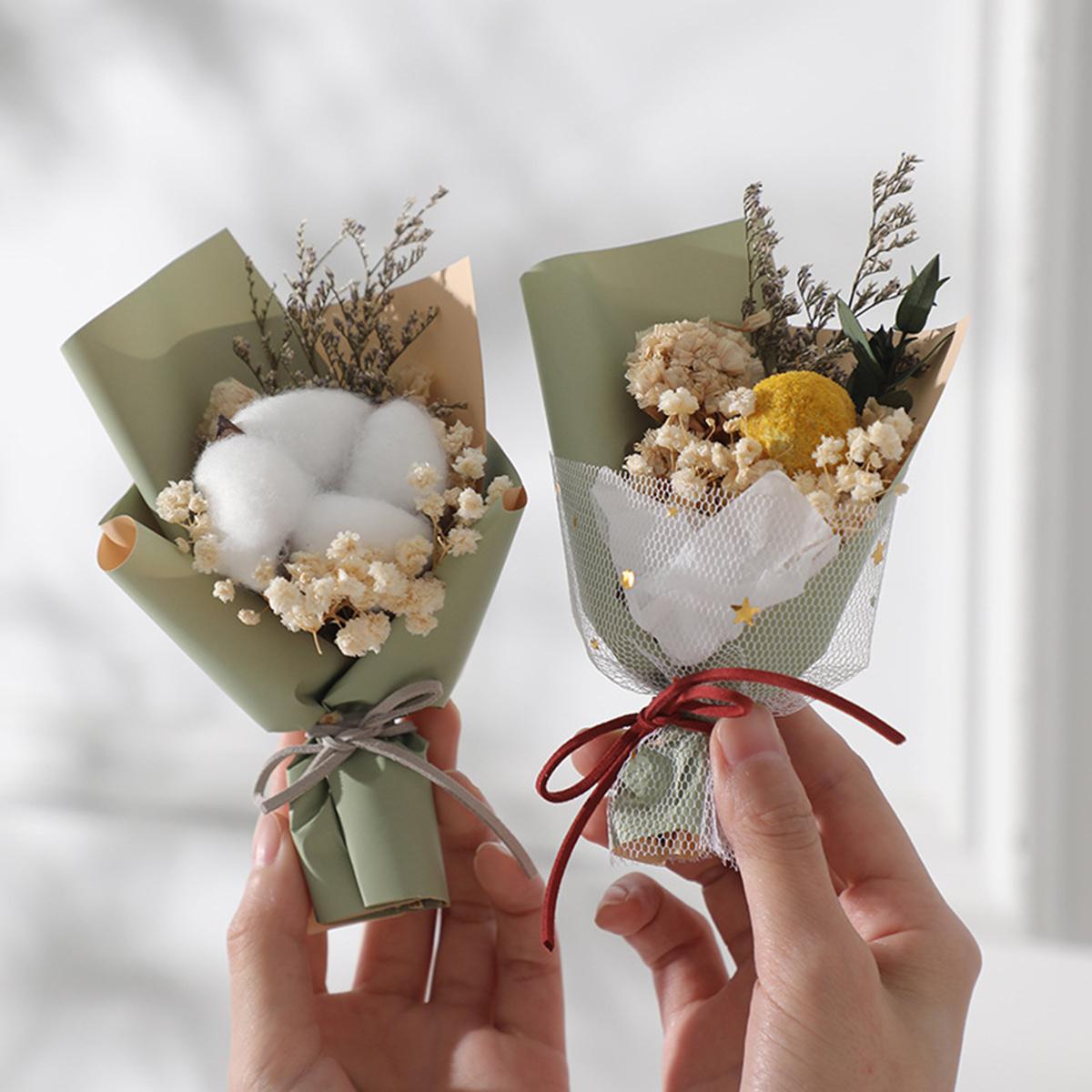 Mini Asters, Dried Flowers, Small Bouquets of Roses, Preserved Flowers, Photo Shoots, Hand-held Flower Props, and Gifts for Your Girlfriend white