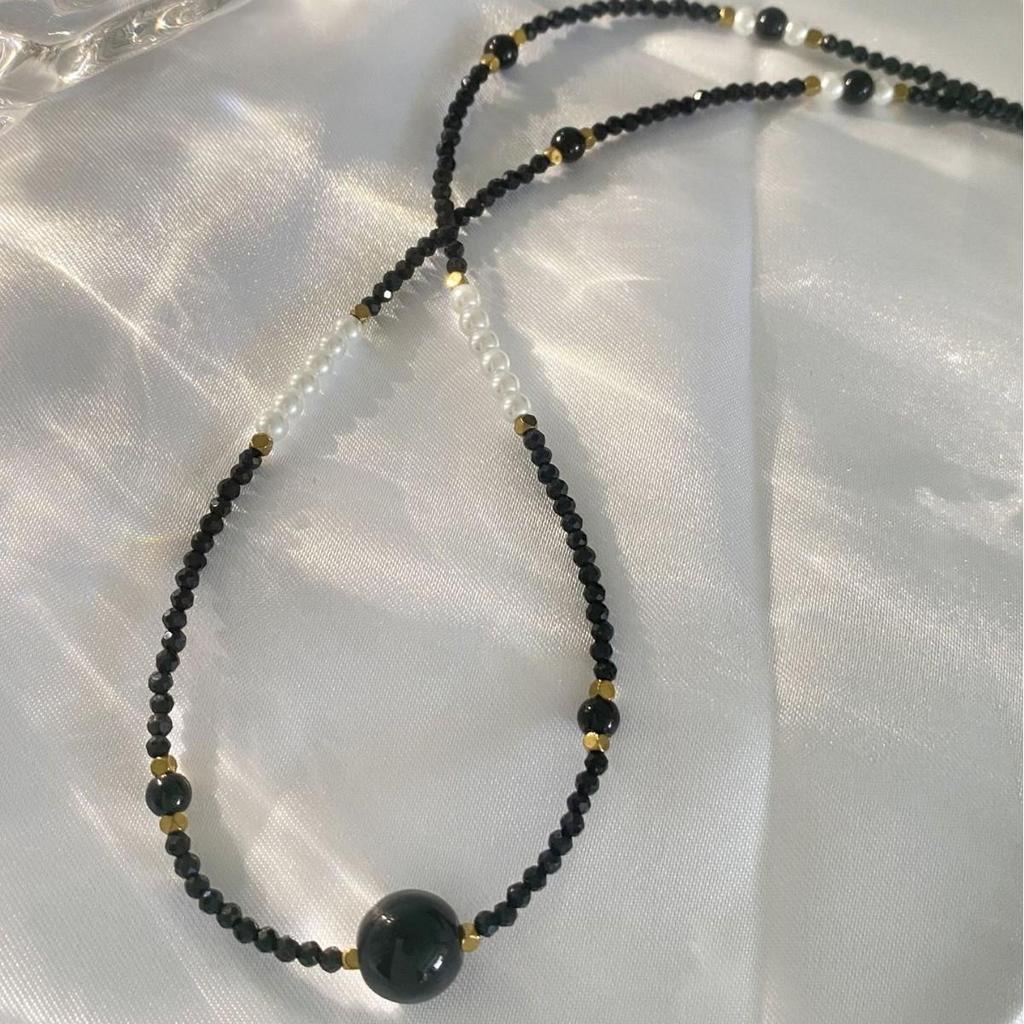 Vintage Black Crystal Pearl Beaded Choker Necklace - Stylish and High-End for Women.