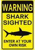 Danger Zone Requins Plaque Métallique Vintage Boîte Man Cave pour Hommes Femmes Décor Mural pour Bars Restaurants Cafés Pubs 12x8 Pouces