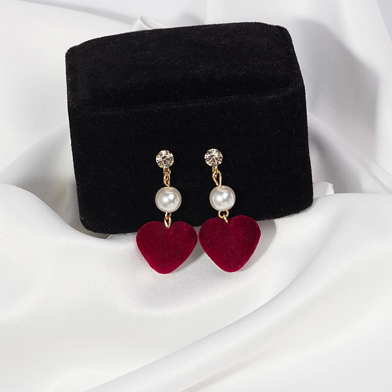 Retro Velvet Burgundy Love Pearl Earrings, Temperament Long Style Without Ear Piercings, Geometric Peach Heart Diamond Earclips