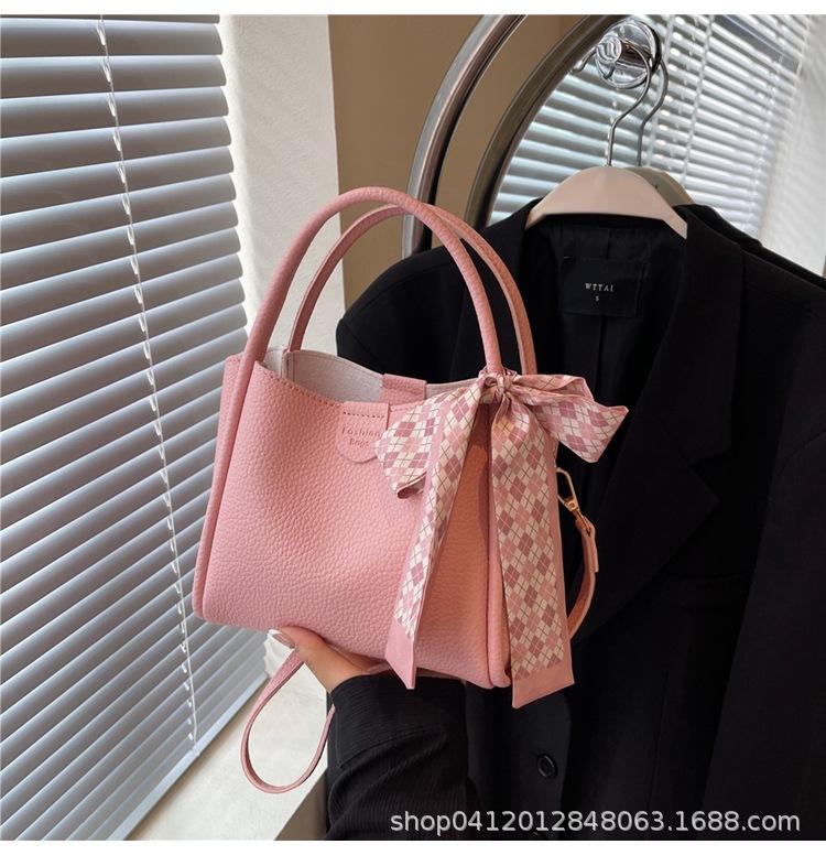 

Портативная сумка-корзина для овощей с узором личи, женская, новая модная мягкая сумка-мессенджер 2025 года, повседневная нишевая сумка для поездок на работу розовый