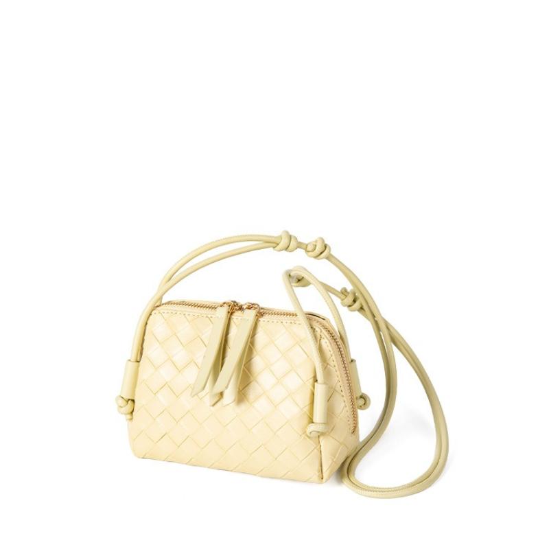 New Korean Version of Niche Design Woven Bag, Simple and Versatile, High-end Sense, Crossbody Shell Bag